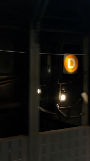 R68 D Train at 81 St-Museum of Natural History