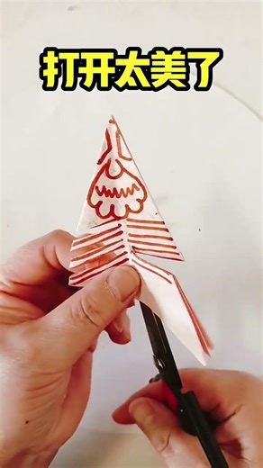 Step-by-Step Paper Cutting Mastery: DIY Craft Tutorial