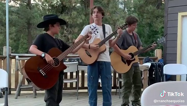 R-Ranch in the Sequoias is a tranquil mountain vacation resort for the year-round enjoyment of its owners and their guests. Call 760-376-3713 or visit www.rranchinthesequoias.com to schedule a tour! #mountainparadise #horses #rranch #cabin #rranchsequoias