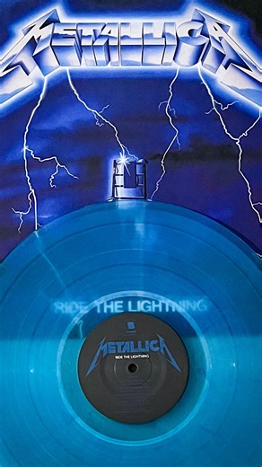 Vinyl N' Roll Records on Instagram: "⚡️ Ride the Lightning (1984): el disco donde Metallica dejó claro que el thrash también podía ser oscuro, técnico y épico. Riffs afilados, letras más profundas y clásicos eternos como Fade to Black, For Whom the Bell Tolls y Creeping Death. Un álbum que cambió el metal para siempre… y que en vinilo suena como debe ser: crudo y potente. ¿Es tu favorito de Metallica o te quedas con otro? Te leemos en comentarios 👇 #Vinilo #MetallicaVinyl #metallica #vinyl #now
