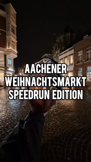 ASC - Aachen Vampires Damen on Instagram: "Neuer Team-Record: Aachener Weihnachtsmarkt in Bestzeit absolviert. Turns, Sprints, Hindernisse (aka Menschenmassen) Weihnachtsedition unseres Conditioning 🏈🎄 #aachenvampiresdamen #americanfootball #ladiesfootball"