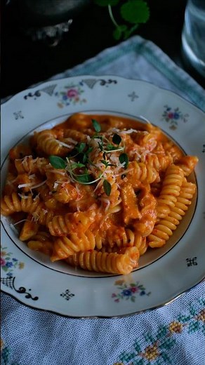 PASTA MED KYCKLING OCH AJVAR #kyckling #pasta #matinspo #enkelt