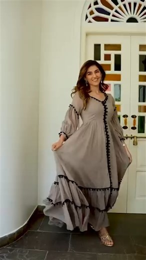 818 reactions · 18 shares | Elegant Long Dress – 헝혂혀혁 ퟭퟴퟬퟬ 헧헸!...