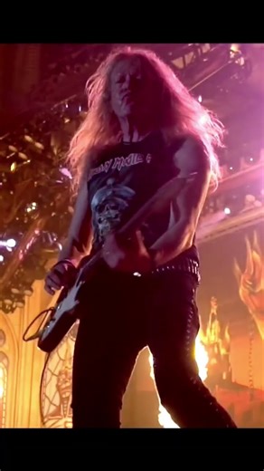Iron Maiden - Run to the Hills - (Live)