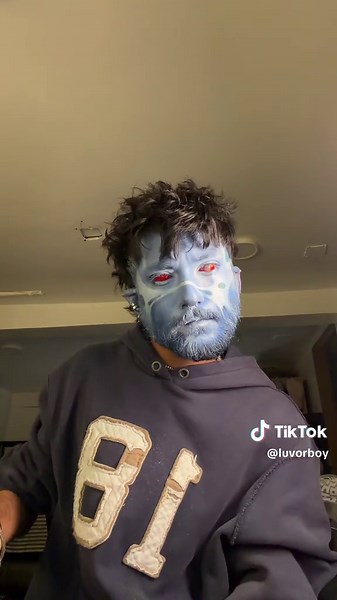 got some blue going on i don’t know i like a little edge and a little pop products used: @milkmakeup hydro grip primer @Mehron Makeup clown white & blue cream blend stick @Makeup Revolution foreverflawless pallet (birds of paradise) @Morphe Cosmetics eyeshadow pallet @PinkyParadise sclera