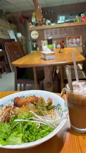 探索台北南港的素食咖啡店