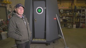 Edmonton-area man looking for ‘serious buyers’ for homemade time machine