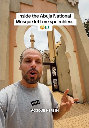 Abuja National Mosque interior: scale, dome & Italian builders