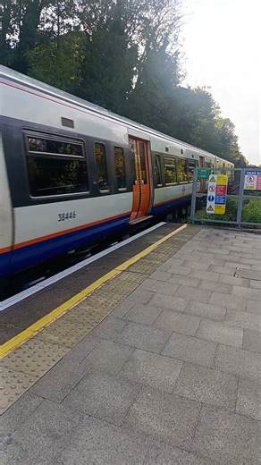 London Overground 378146 arriving at Canonbury 27/10/25