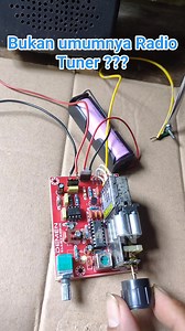 Umumnya radio tuner fm Tempo dulu beredar di pasaran adalah dengan tegangan 12VDC. Namun ada yang berbeda dengan modul tuner ini, yaitu dengan tegangan baterai 3,7V. | Heri S