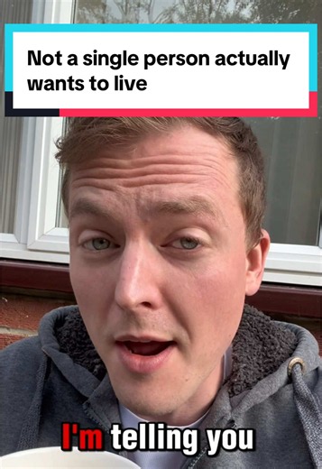 Not a single person actually wants to live | living single