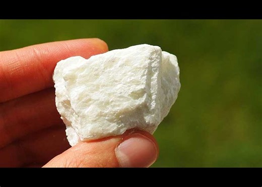 Experts Tell FDA to Ban Talc in Food and Drugs Over Hidden Health Dangers