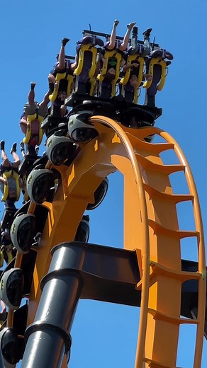 This small inverted coaster is one of the most intense rollercoasters I’ve have ridden! Batman: The Ride proves that size dosen’t matter, with only a height of 105ft, this ride makes up for its size with whippy inversions, tight turns, and a twister section towards the end of the ride! 📸 (my photo) @sfgradventure @Six Flags QOTD: Would you ride Batman: The Ride? *********** Make sure to like, comment, and follow/ subscribe for more awesome content! Link in my bio! *********** #batman #batmanthe