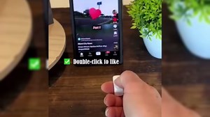 Fingertip Wireless Bluetooth Remote Control, 2026 Upgrade Bluetooth Ring Scroller Video Scrolling Ring Remote Control Page Turner, Scrolling Rings Rechargeable Camera Video Recording Remote (Pink)