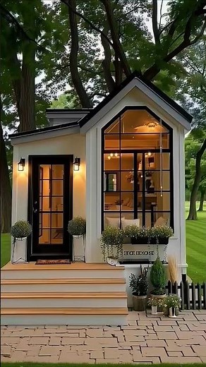 This Tiny House on Wheels is PERFECT 🤯
