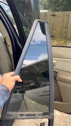 2007 Volvo XC90 Small Rear Window Replacement #automobile #mechanic #volvo #diy #carparts #carrepair