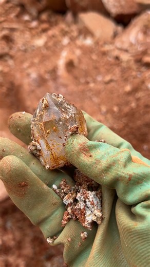 68K views · 1.1K reactions | Sometimes the best crystals are the ones you don’t see coming. I was digging into a pocket at Avatar Crystal Mine and pulled out this point. If you’d like to experience the thrill of pocket digging for yourself, guided digs are available. Link in bio to book. | Arkansas Crystal Girls | Facebook