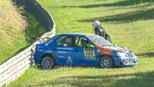Accident entre une Dacia et une Aston Martin aux 24h du Nürburgring