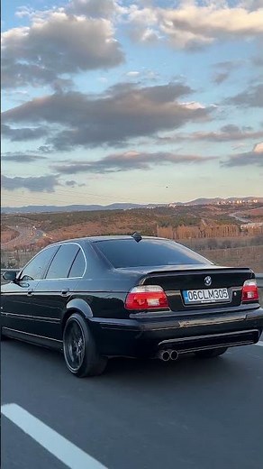 BMW E39 still looks amazing on the road