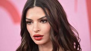 Emily Ratajkowski : sensuelle en maillot de bain, elle affole les internautes (PHOTO) - Télé 2 Semaines
