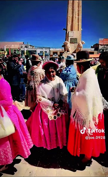 Llevo 2 apellidos el primero lo respeto. El segundo en alto porq pertenece a una mujer luchadora fuerte y guerrera que sacó adelante a sus hijos.👩🏼‍🦳🫶🏻💝