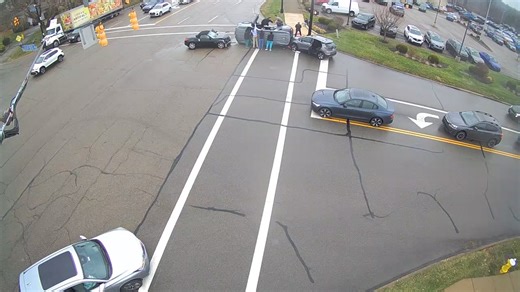 PLEASE WATCH THE BRAVERY IN ACTION!!! 🚨 Community Heroes in Action 🚨 The Centerville Police Department would like to recognize Roger Hall and the other employees of Bob Ross, for their heroic actions and quick thinking following a recent traffic crash in Centerville. After a vehicle was struck and rolled onto its side, trapping the driver inside, employees from Bob Ross rushed to the scene without hesitation. They worked together to help the trapped individual, providing assistance and support