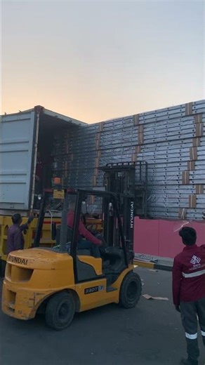 How to offload Aluminum ladders from container #crane #automobile #forklift #transport #machinery