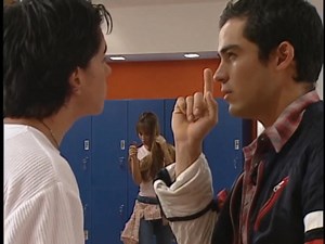 La primera vez que Mía y Miguel se ven. | RBD La Familia - RS