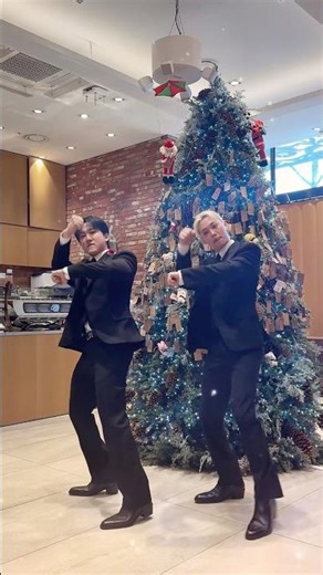 I can feel the evil coming but °✶🎀ℱ𝑒𝓁𝒾𝓍, 𝓃𝑒𝓋𝑒𝓇 𝒷𝒶𝒹🎀✶° #StrayKids #스트레이키즈 #ChristmasEveL