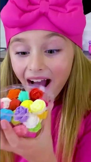 ¡Sasha y Max están haciendo PASTELES! #shorts