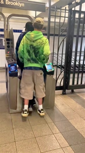 Kondisi terkini musholas PONPES Al Khoziny Sidoarjo ambruk saat salat ashar#jtvjember #evakuasi #sidoarjo #fyp