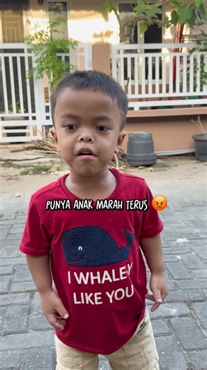 Makan sendiri dong 😡 kan udah besar