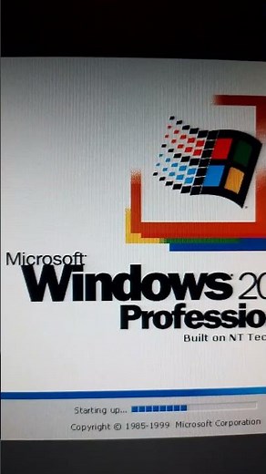 Installing Windows 2000 in 2026! 😂
