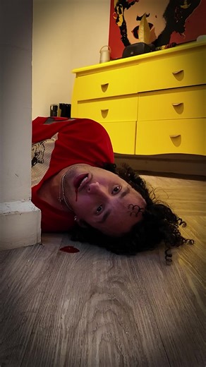 Broma en la escalera a @Diego Cardenas jaja esta vez si se hizo 💩 aunque no lo quiere aceptar! #JorgeAnzaldo #DiegoCardenas #losRules