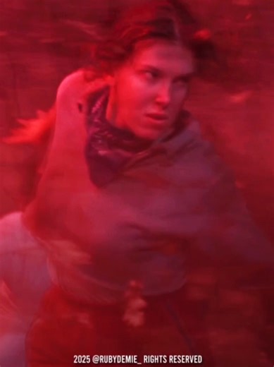 y'all need to leave her and her lip filler ALONEEE 😭 she was serving face the entire time stop being so mean to her omg #milliebobbybrown #strangerthings #eleven #janehopper #strangerthings5 spc:oncersscenes ec:avstes cc:stvcme (edited)