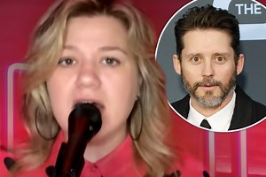 Kelly Clarkson sings These Boots Are Made For Walkin’ after divorce