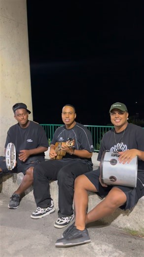 Resenha do Narciza on Instagram: "PAGODES QUE SÓ TOCAM NA RESENHA 🥁🌟 Se você já foi em pelo menos uma edição da Resenha de 2019 pra cá, vai poder confirmar: Este é um daqueles PAGODES QUE SÓ TOCAM NA RESENHA 🎵 Reunimos os meninos @gustavotravasso , @duduzinhopuracaso e @alissonnarciza , para um desafio especial: Relembrar alguns pagodes que só tocam aqui! Alô, @gustavotravasso 📞 essa tu voltou no tempo 🔙, ein?! 🤌🏽🎶 GRUPO A BALACOBACO - JEITO INSANO Essa aqui, você só vê na @resenhadonarc