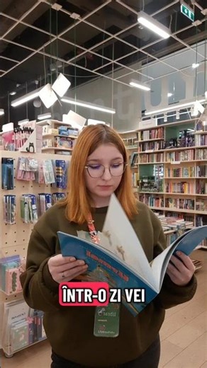 You can't fool Louie.. #librarian #booktok #shorts