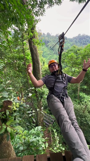 ຫຼີ້ນຂອງສູງ😊​#zipline #ลาวใต้ #ບາລູນແຫ່ງດຽວໃນລາວ #ພາລາມໍເຕີວັງວຽງ