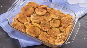 Carciofi e patate al forno 😊 Un piatto semplice e gustoso 👍 Vai alla ricetta 👉 https://www.fattoincasadabenedetta.it/ricetta/carciofi-e-patate-al-forno/ #ricetta #ricettafacile #ad #carciofi | Fatto in casa da Benedetta