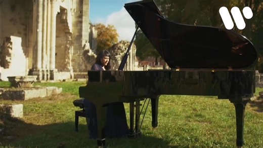 Shani Diluka《亨德尔G小调小步舞曲 (HWV 434 - IV. Menuet)》Official MV