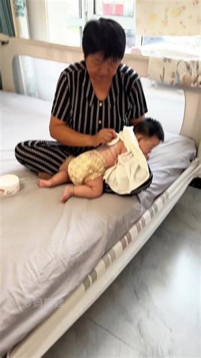 炉甘石身体乳二合一，超好用!不飞粉不用清洗，清清爽爽的很舒服!天热再也不怕闷了#亲乎炉甘石爽身露#炉甘石爽身露#炉甘石婴儿专用