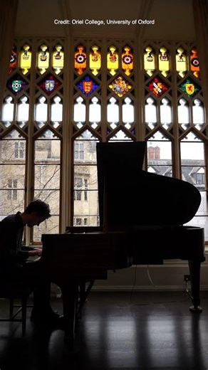 Oxford student plays the piano 🎹 #OxfordUniversity