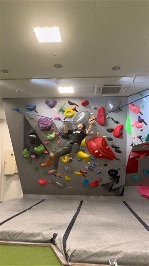 アルティオールクライミングジム on Instagram: "☑️参考動画☑️ New SETの目玉課題🪢1Dです‼︎ 綱渡りは足をかけても🆗です◎ ※限界がきたら足は離してから落ちましょう📝 setter: @kawaguchi_tomohiro99 grade:1D/V7/7a+ @altior_climbing_gym1 次回ホールド替えスケジュール🗓️ 1/20(火)17:00 Close🕔 1/21(水)Close🚫 1/22(木)Close🚫 1/23(金)11:00🆕Open✅ #アルティオールクライミングジム #altiorclimbinggym #アルティオール #altior #climbing bouldering クライミング ボルダリング 抱石 볼더링"