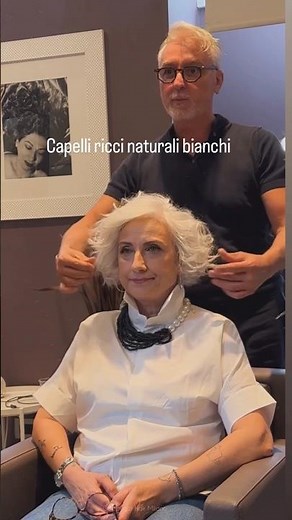 Un taglio per valorizzare i capelli ricci naturali ma anche da fare lisci sappiamo che le ragazze