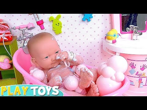 Baby Doll Bath Time in Pink Dollhouse! Play Toys evening routine