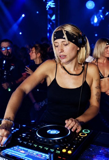 Quelle soirée! Merci @Warehouse 🤍🇫🇷 #novah #techtok #groove #ravetok #electronicmusic