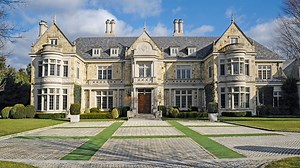 Renaissance English Architecture and Contemporary Interior Design Blend in This Connecticut Residence
