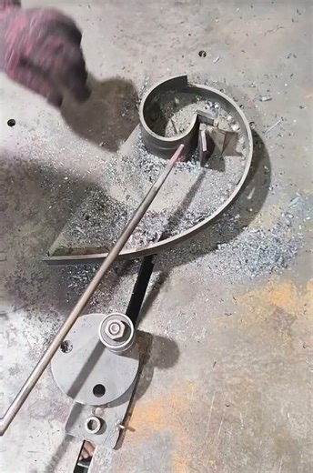 🌀 Metal Scroll Making Process | 🔥😳#shortsfeed #MetalScrollBending #MetalWork