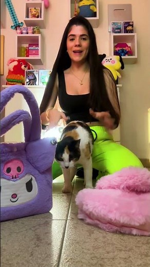 Mi GATITA BEBÉ escoge con cuál REGALO me quedo🙈💕 #shorts